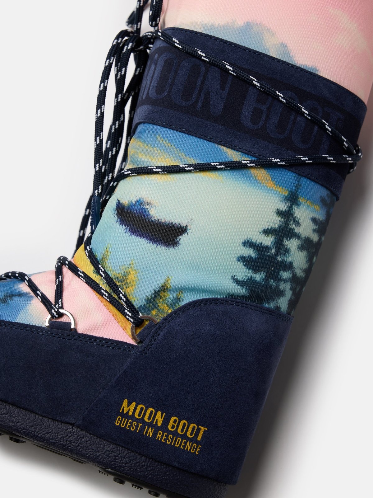 Close-up of MB X GIR ICON HIGH POSTCARD winter boot with colorful nature print and navy blue detailing