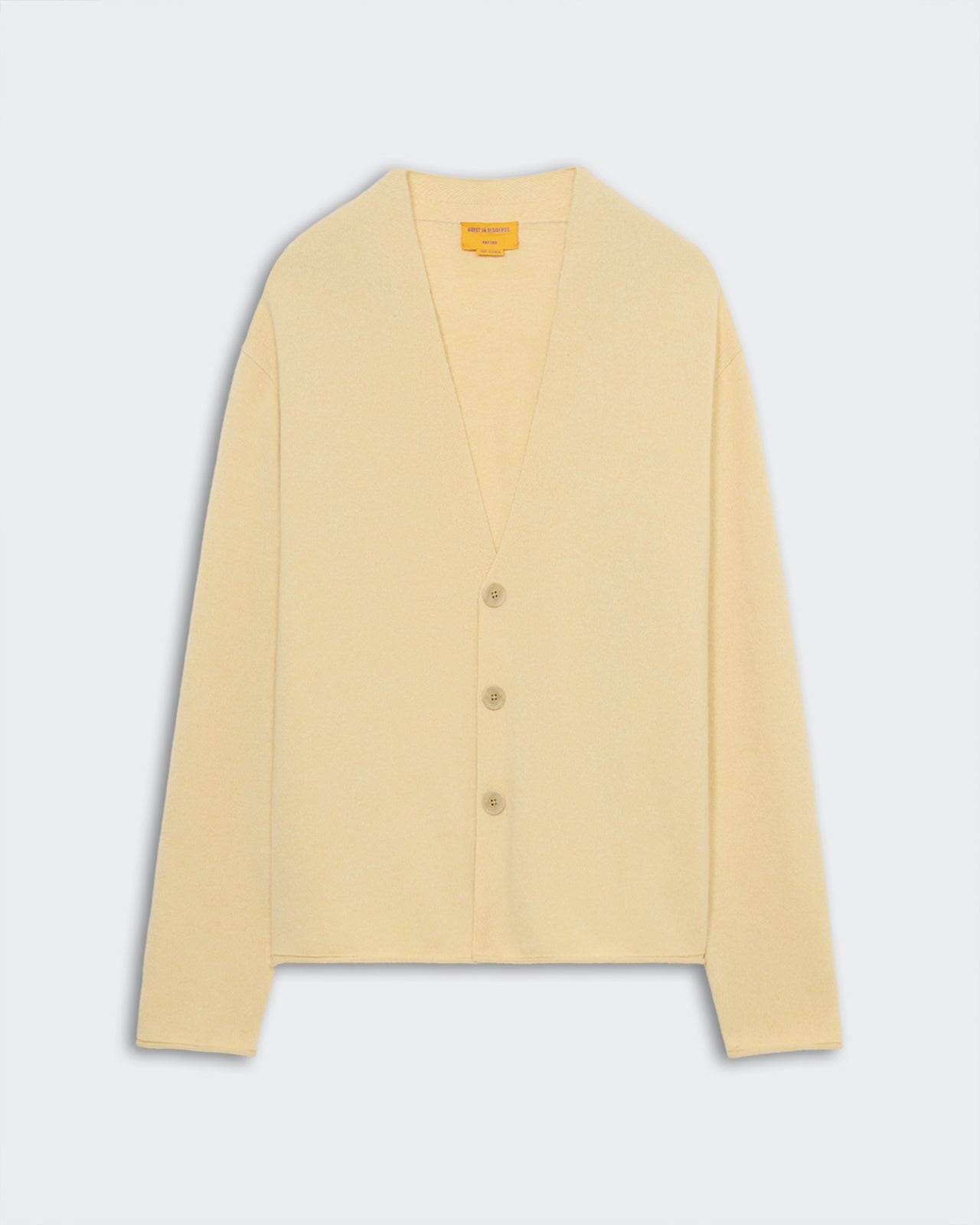 Everywear Cardigan - Butter in medium-weight cashmere with three-button closure and shawl collar.