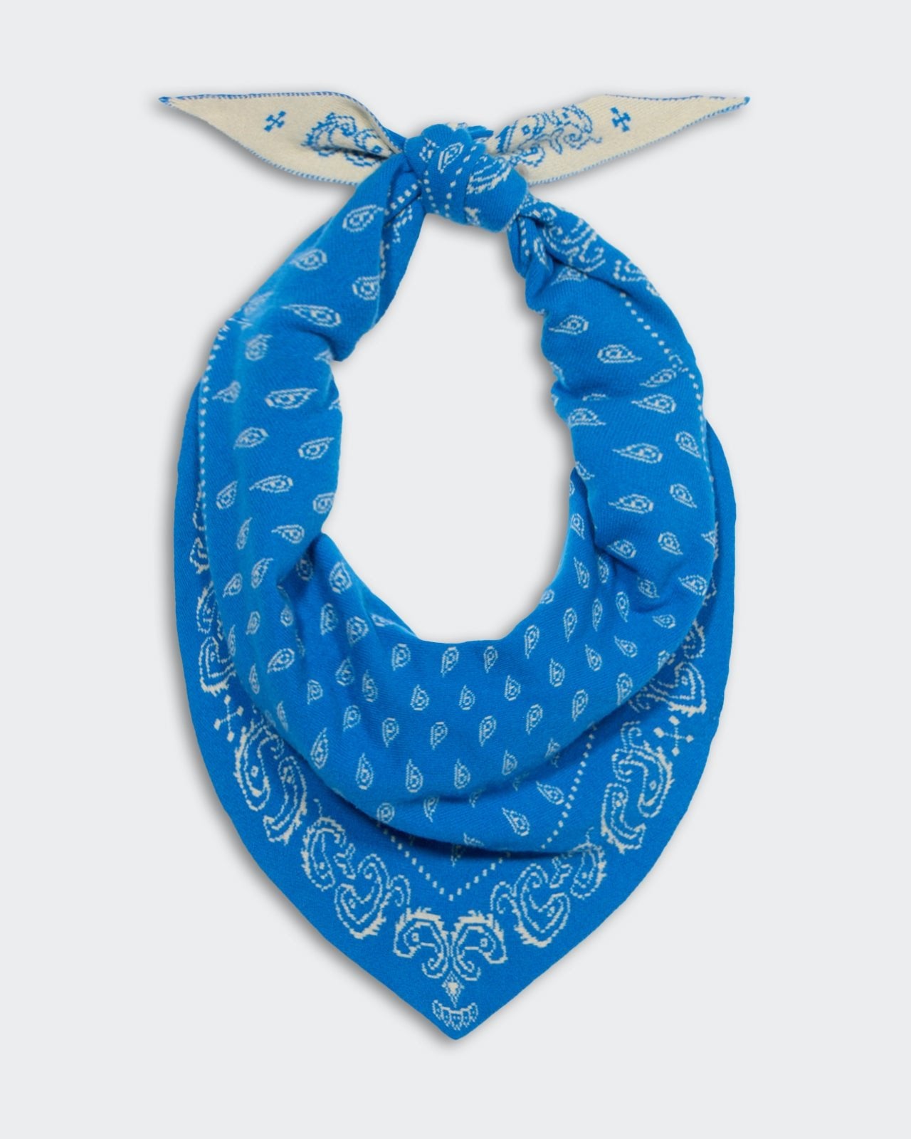 Reversible blue and cream paisley bandana made from 100% premium cashmere with a tubular jacquard knit design.