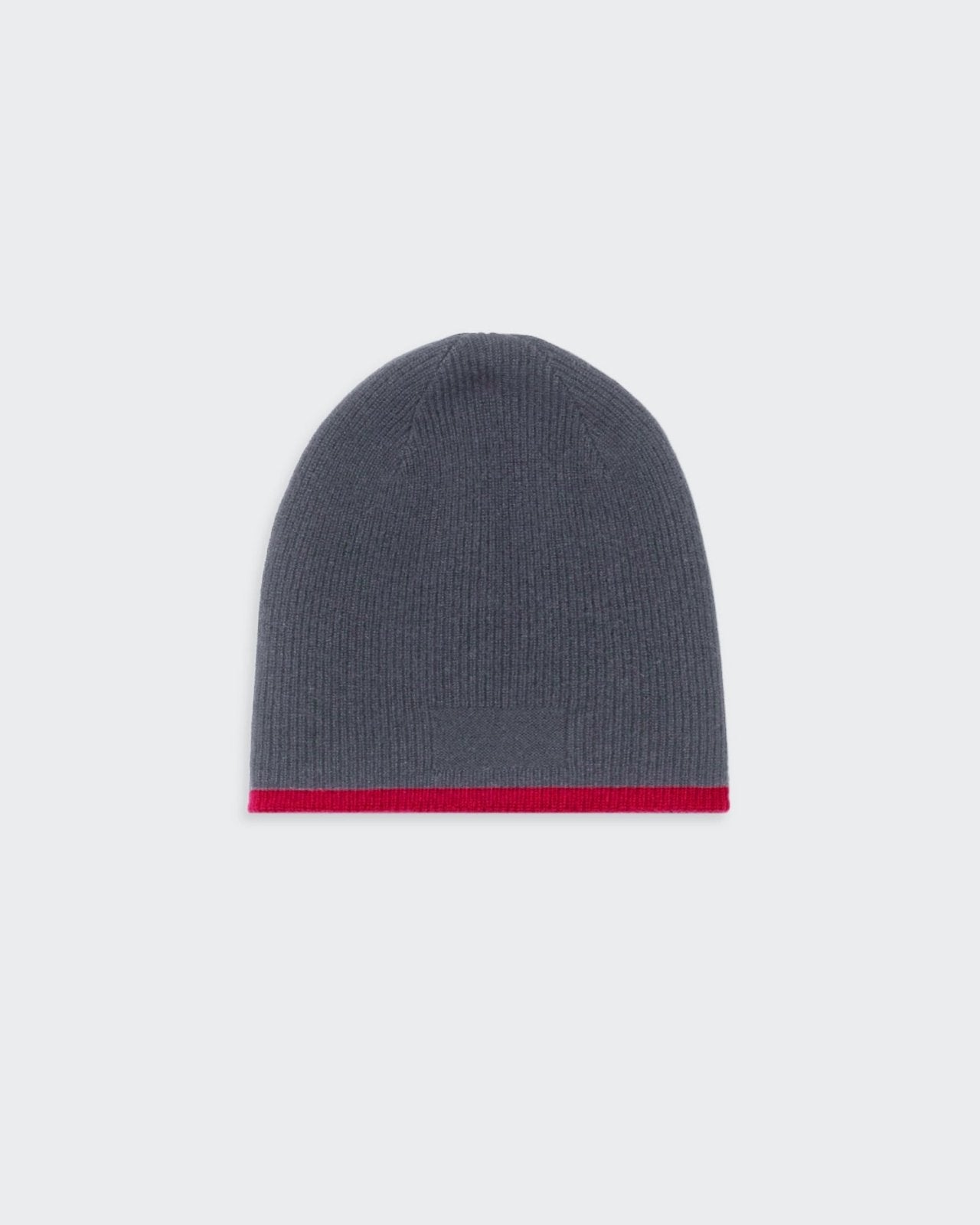 Cozy reversible beanie in charcoal grey and red, crafted from premium Mongolian cashmere for a luxurious touch.